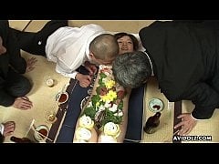 ซูชิอะไรเนี้ยยิ่งกินยิ้งเงี่ยน jav uncensored กินซูชิแบบ18+